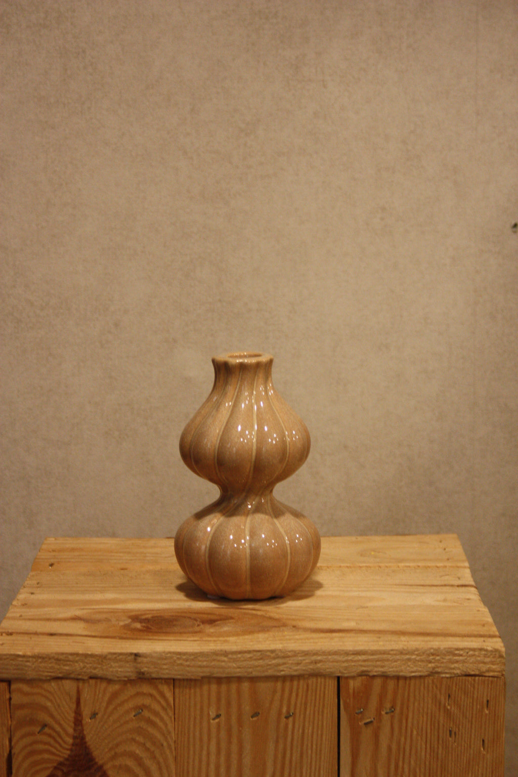 Aardewerk kaarsenstandaard beige