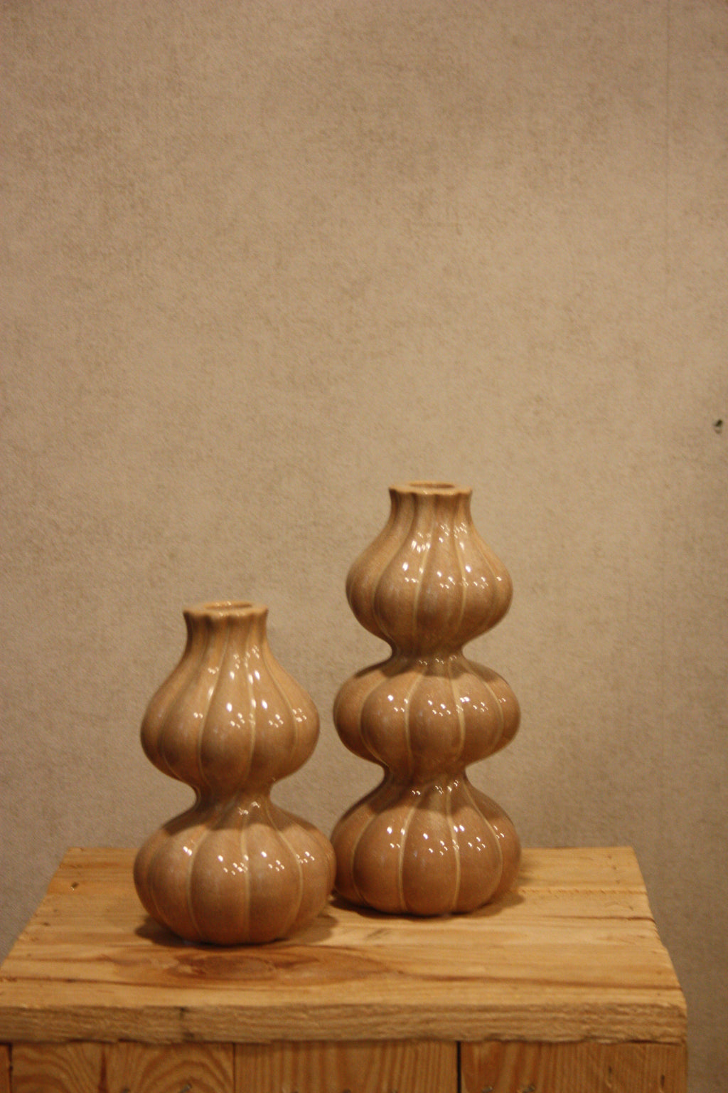 Aardewerk kaarsenstandaard beige