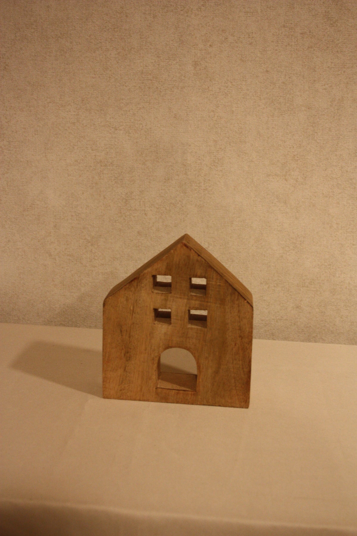 Statue house mango wood M/S